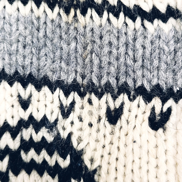 TNA Sweater - Picture 6 of 6